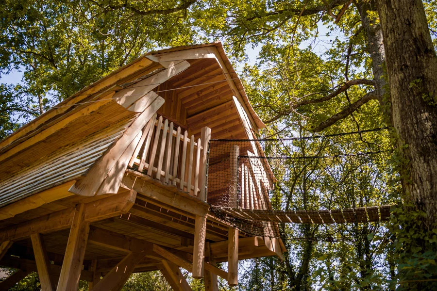 cabane-insolite-construction-bois-1 cabane-insolite-construction-bois-1